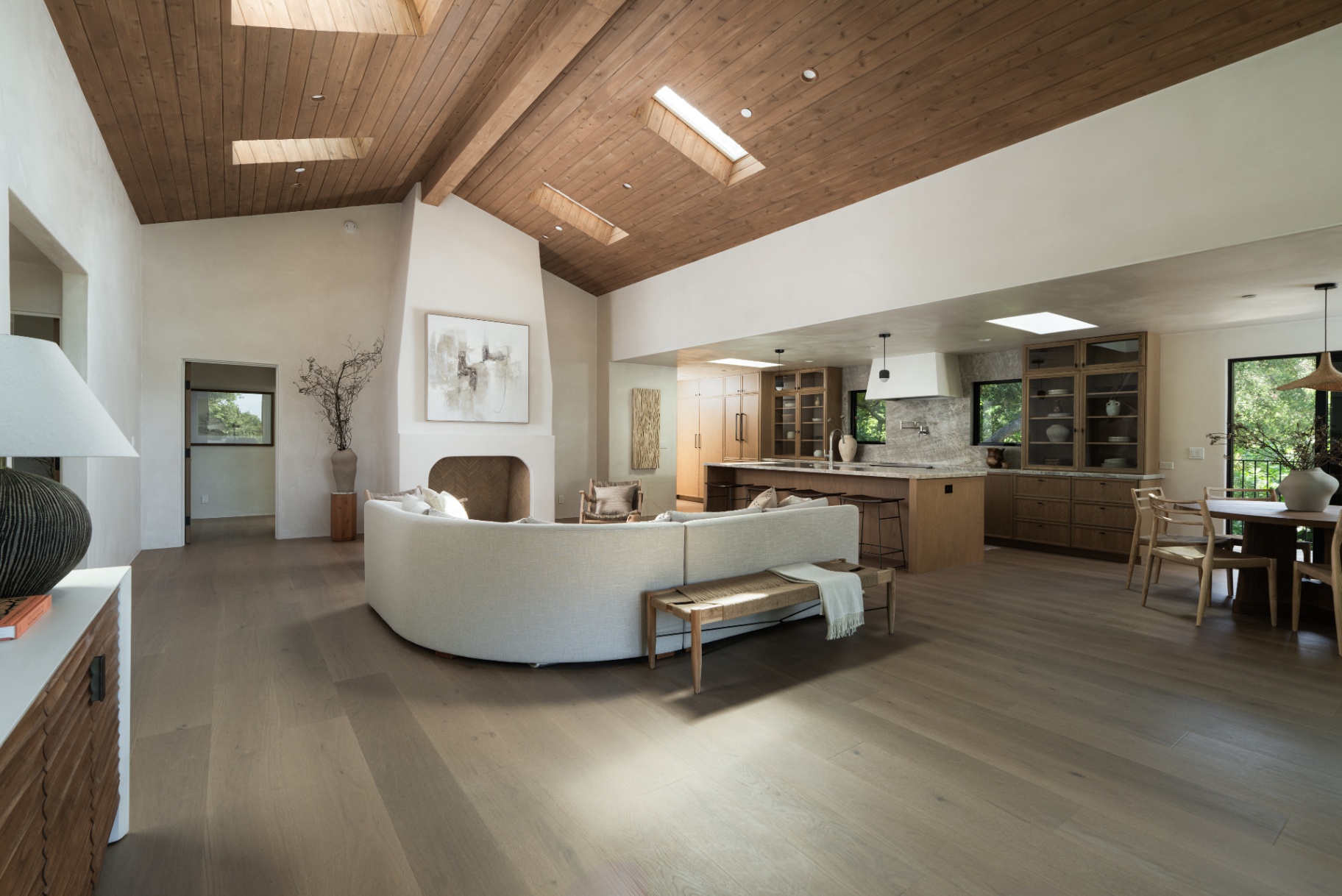 Open living sequence from lounge to kitchen